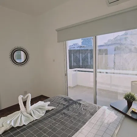 Life I Apartment