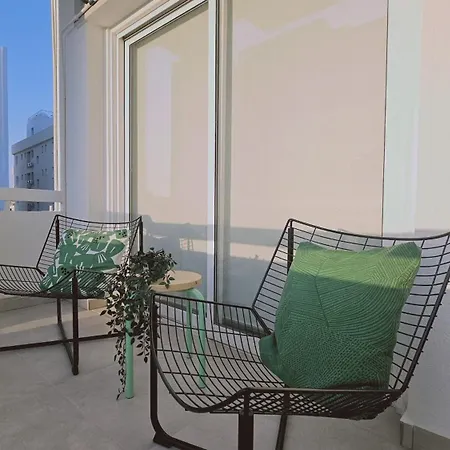 Life I Apartment